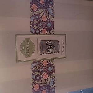 NIB Scentsy Sweet Love warmer